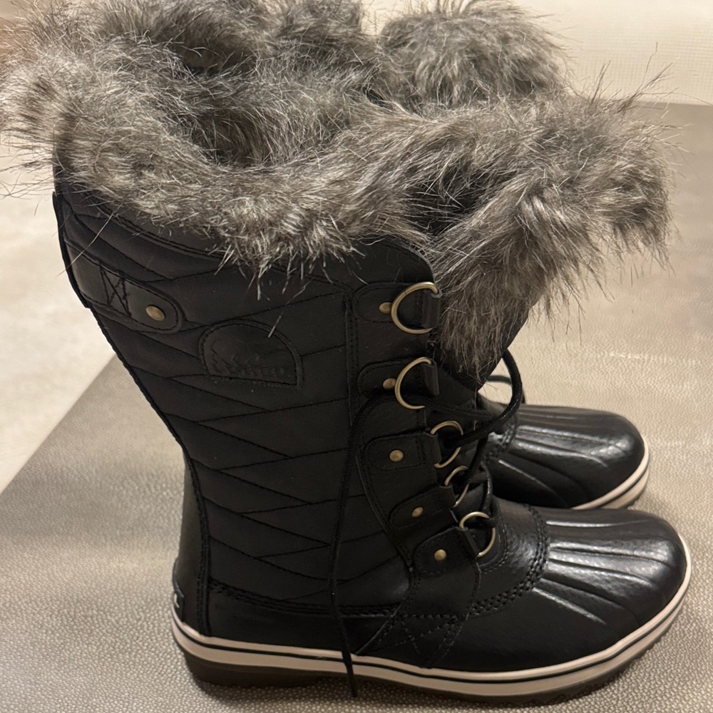 Sorel Black Winter Boots with Faux Fur